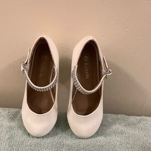 Toddler girl’s  cream color worn once dressy shoes